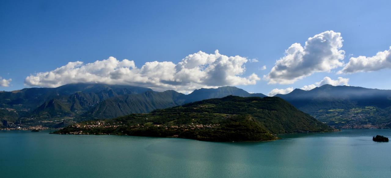 Italian Vacation Homes - La Petite Maison Du Lac Tavernola Bergamasca Buitenkant foto